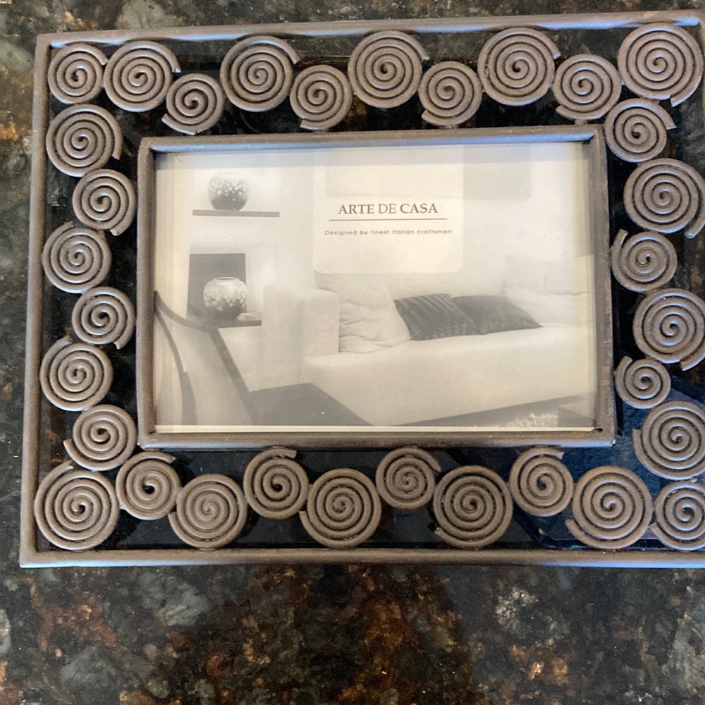 4 x 6 Art Deco Photo frame. The frame itself is 9 x 7. New.